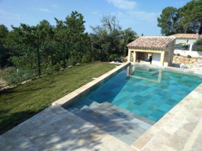 Studio Faillant Lorgues spa privatif avec superbe piscine